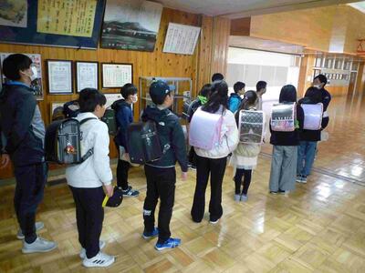 ここから中学校の青山先生にバトンタッチ