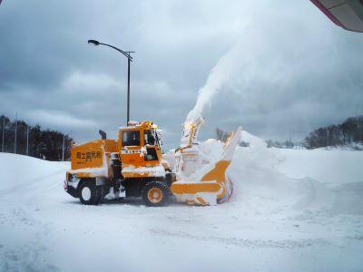 学校前の除雪